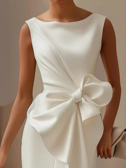 Plus-size white sleeveless dress with a front bow knot at the waist