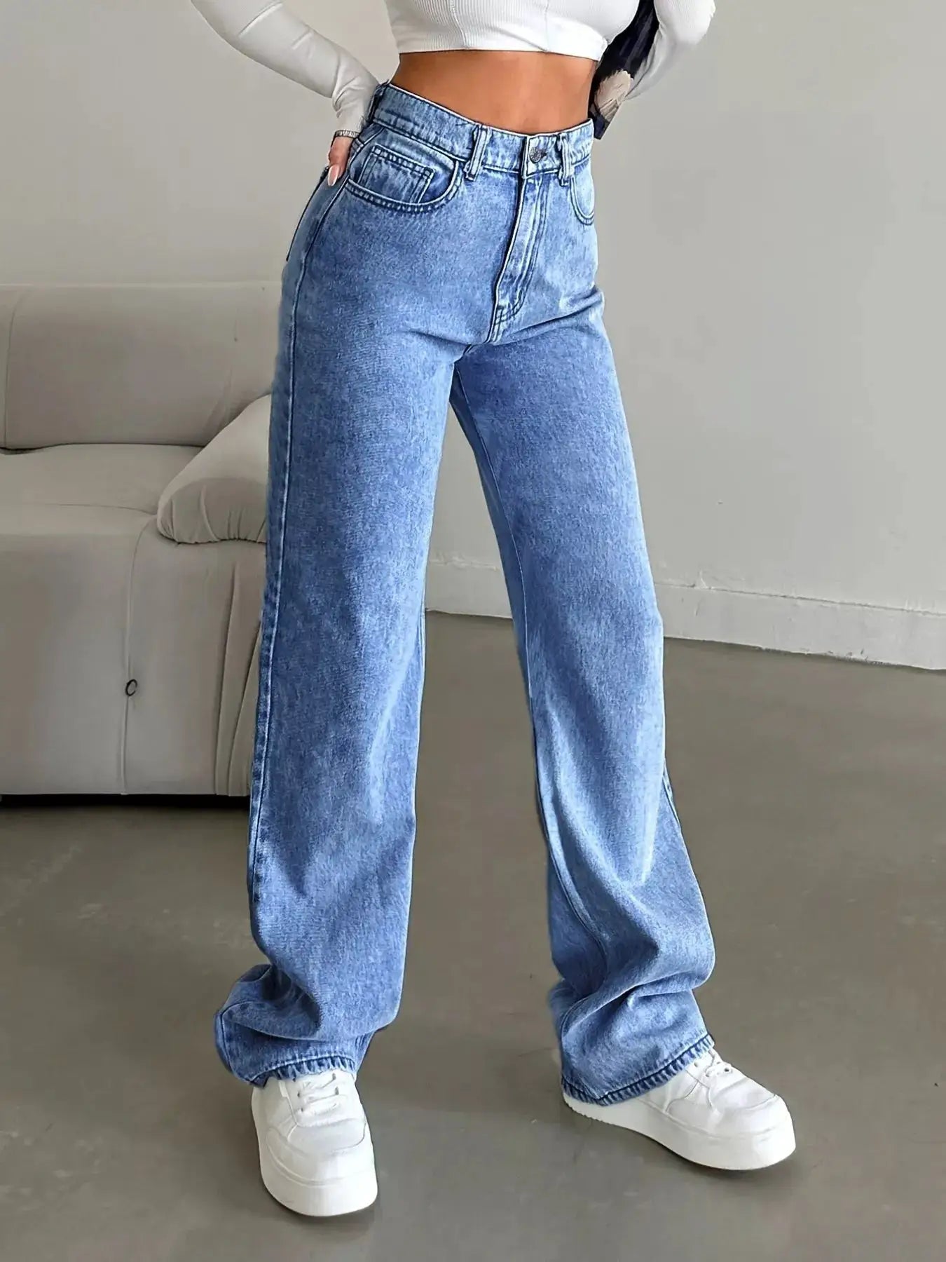 High-Waisted Wide-Leg Jeans in light blue denim with front pockets