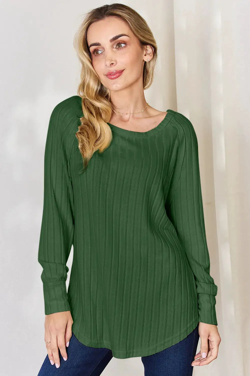 Ribbed green long-sleeve top with round neckline for everyday wear
