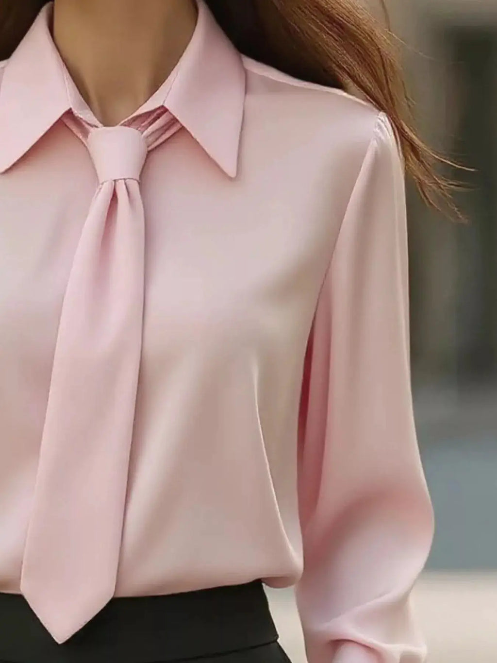 Collared neck long-sleeve blouse in pink satin with a tie-front bow