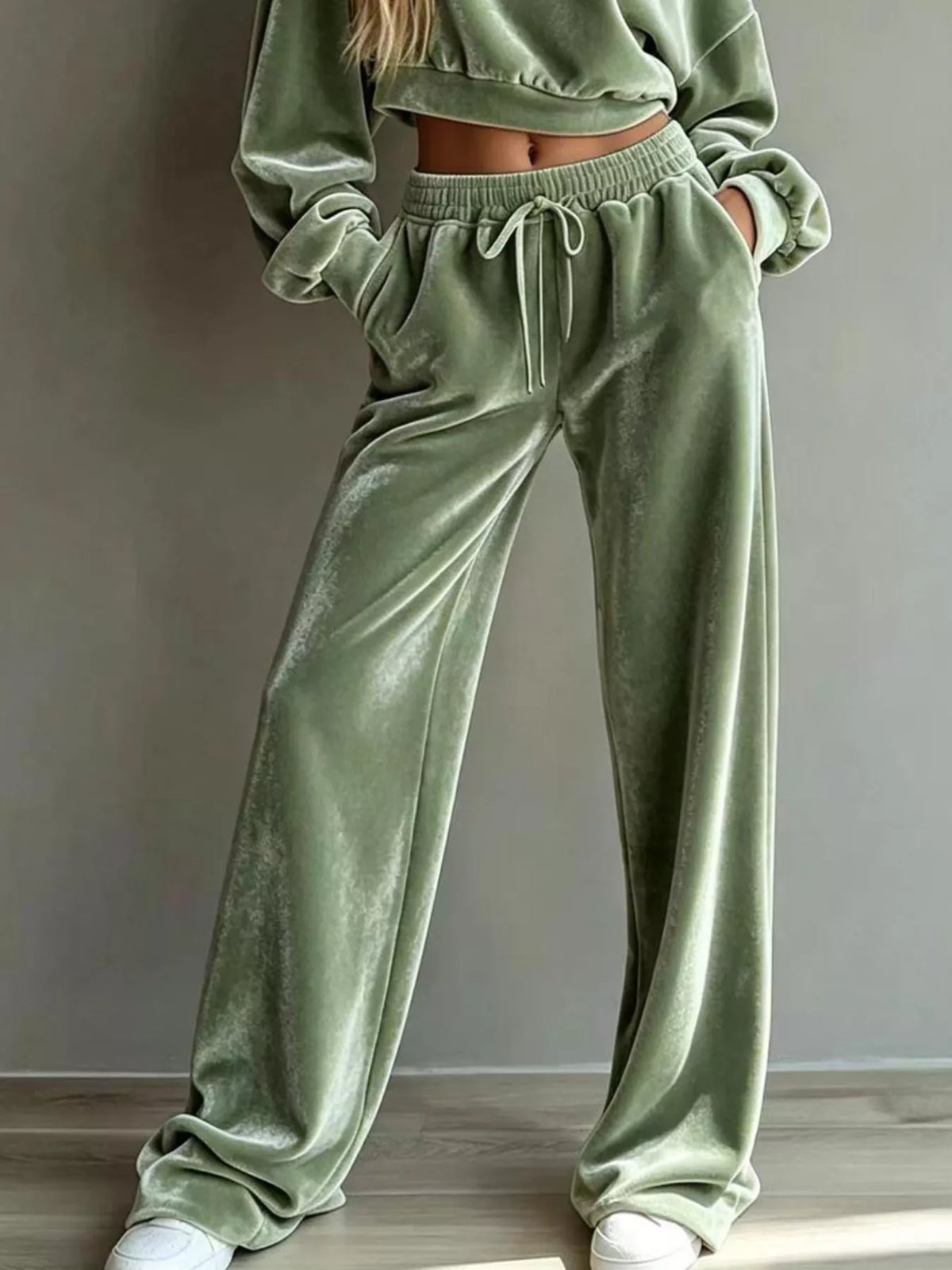 Cropped Sweatshirt & Wide-Leg Pants Set
