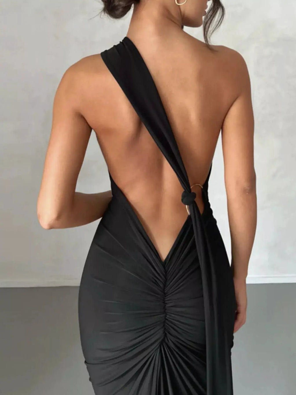 Backless one-shoulder ruched bodycon maxi dress in black