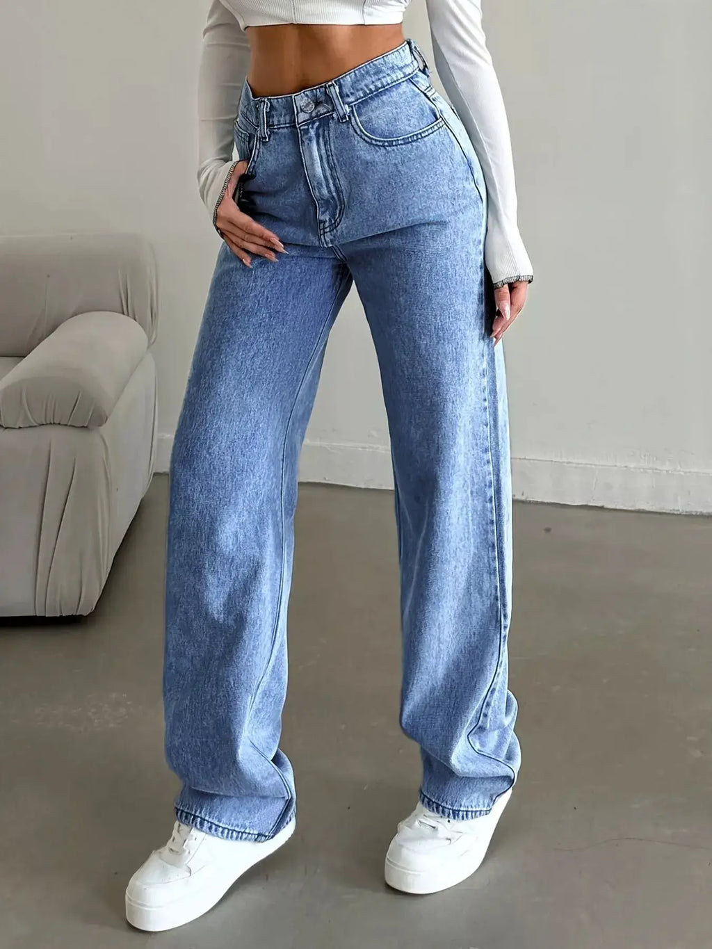 High-Waisted Wide-Leg Jeans in light denim with front pockets and relaxed fit