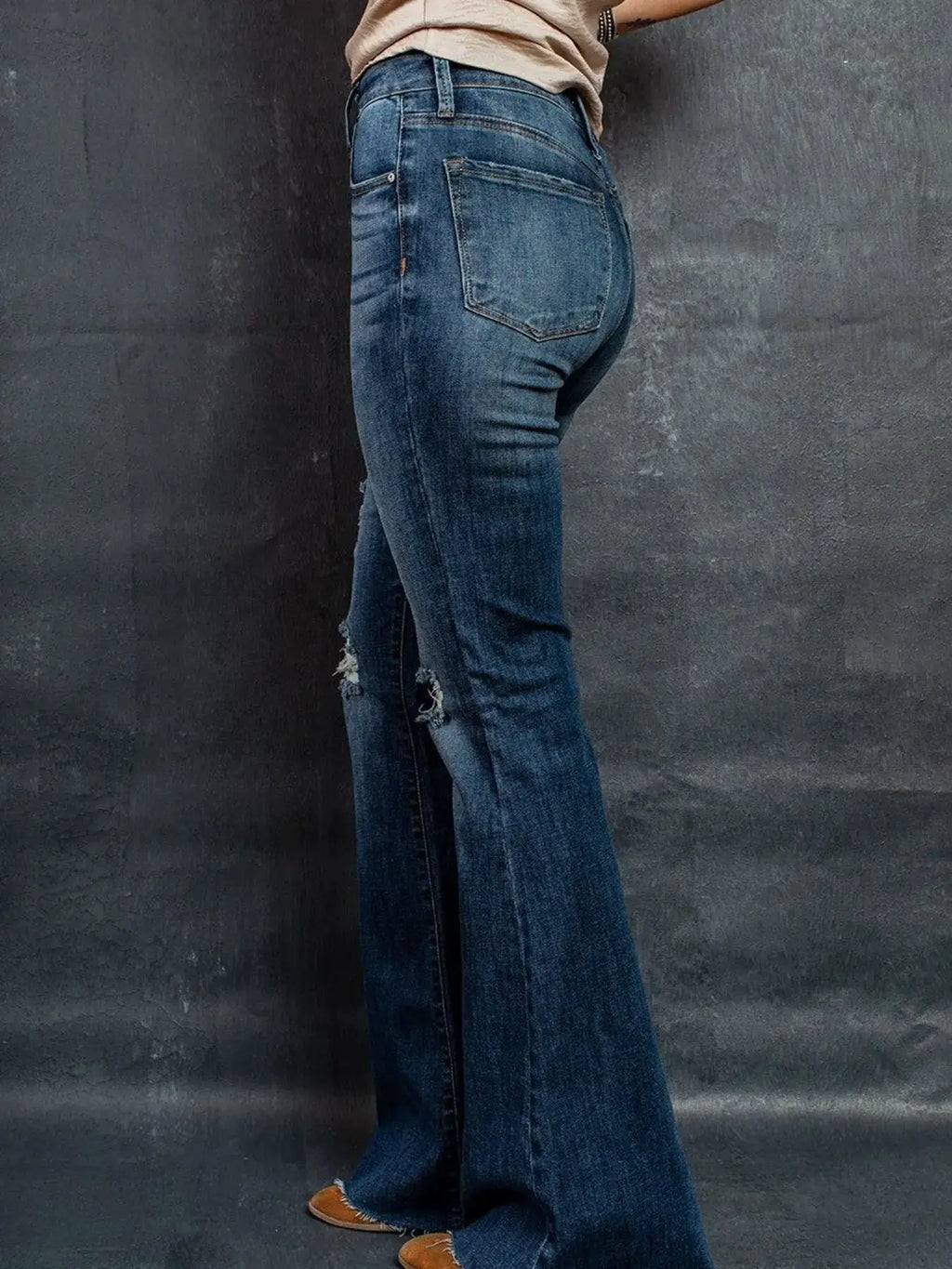 Distressed high-waisted flare jeans, blue denim with pockets, Belle Bijouix