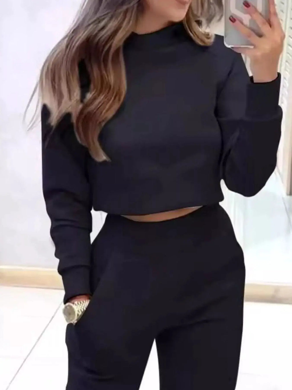 Casual Chic Cropped Sweatshirt and Jogger Set, black activewear with a cropped top and high-waisted joggers.