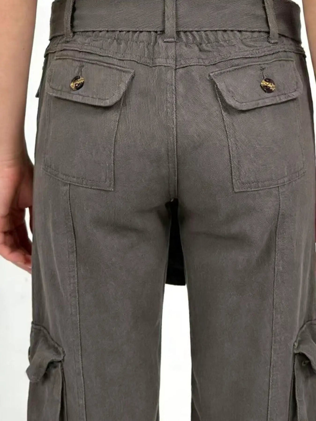 Wide Leg Cargo Jeans Belle Bijouix, gray with back flap pockets.
