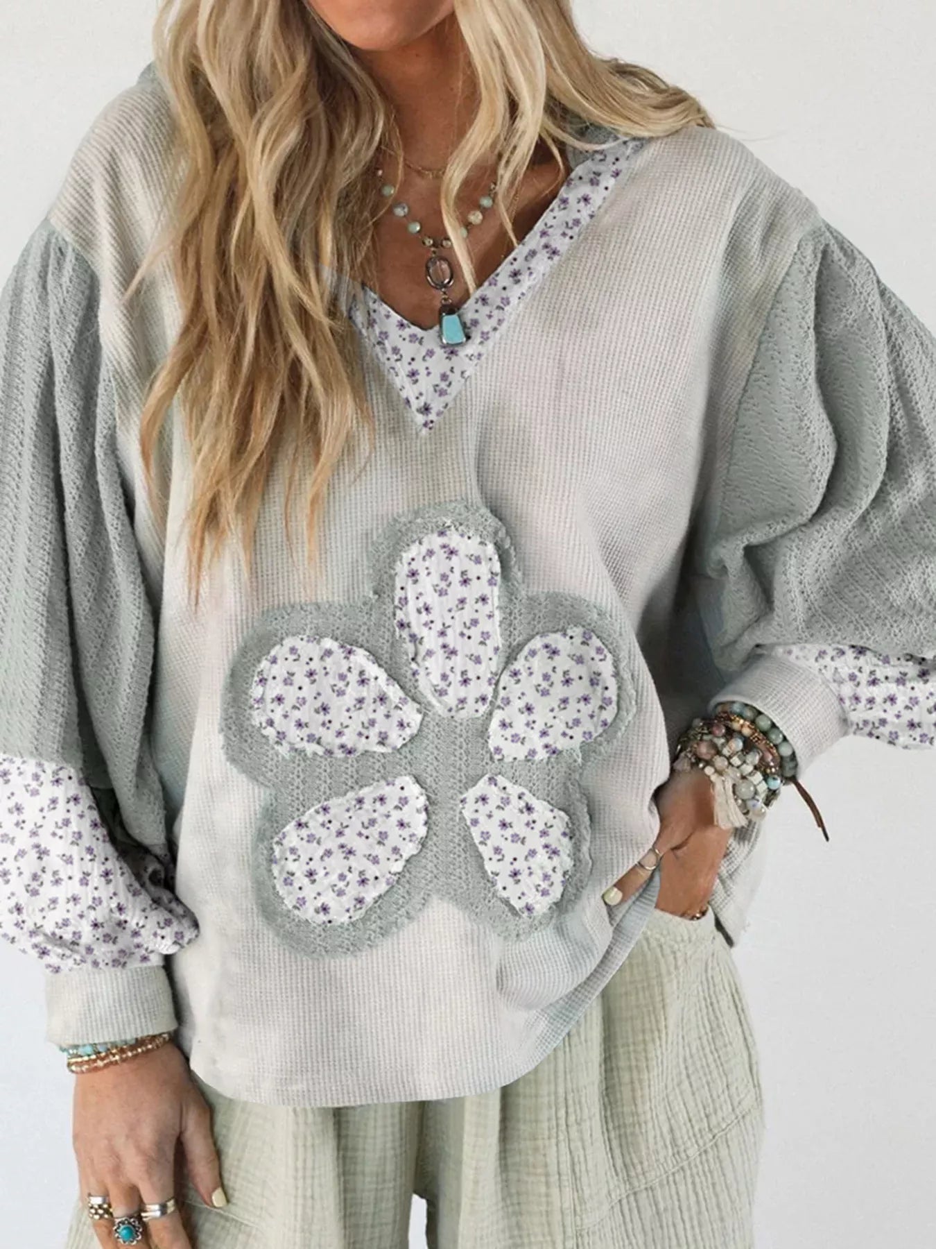 Floral-patched waffle-knit V-neck sweater by Trendsi, light gray with lavender florals