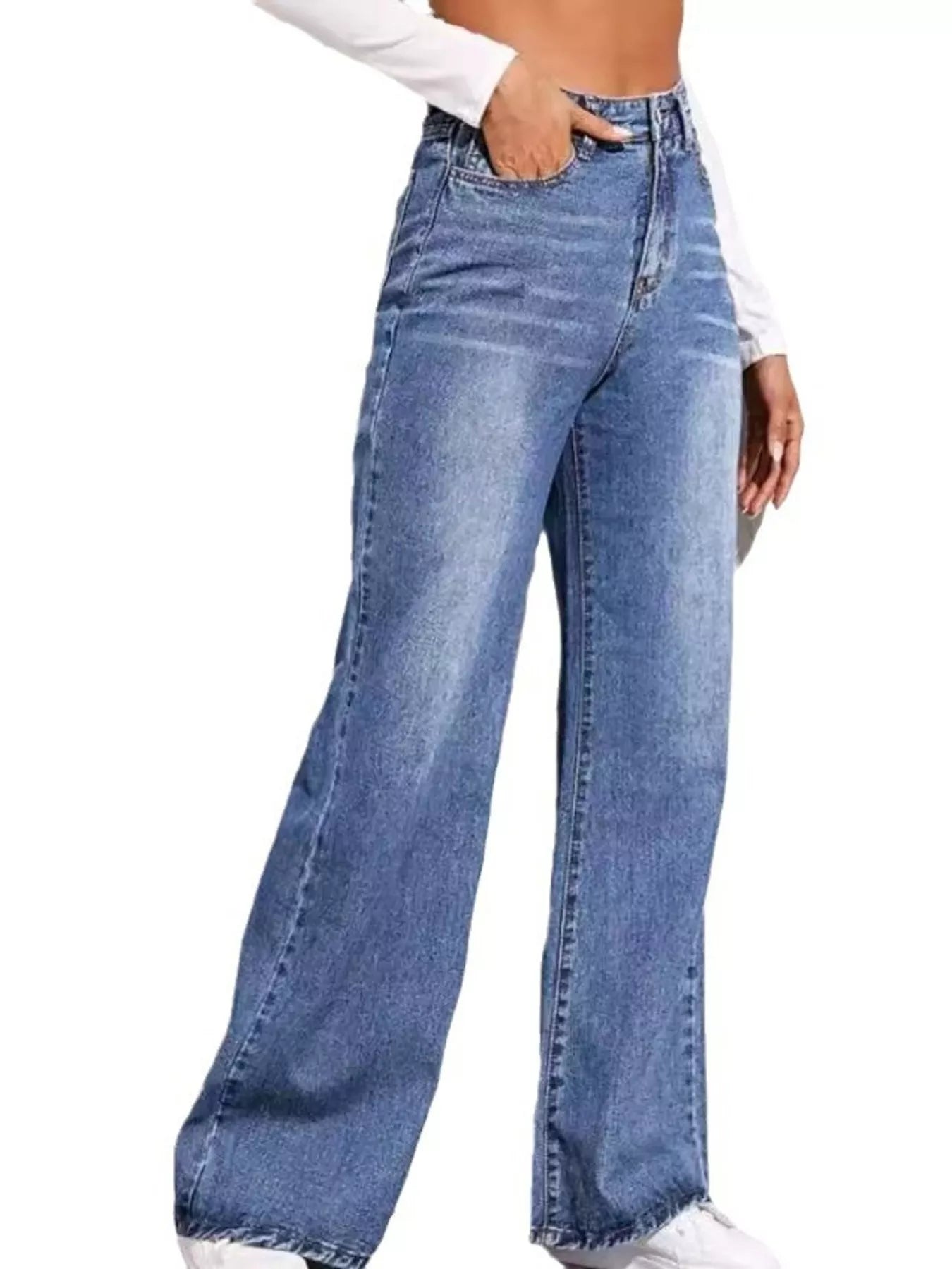  High-Waisted Wide Leg Jeans in light blue denim by Bellebijouix