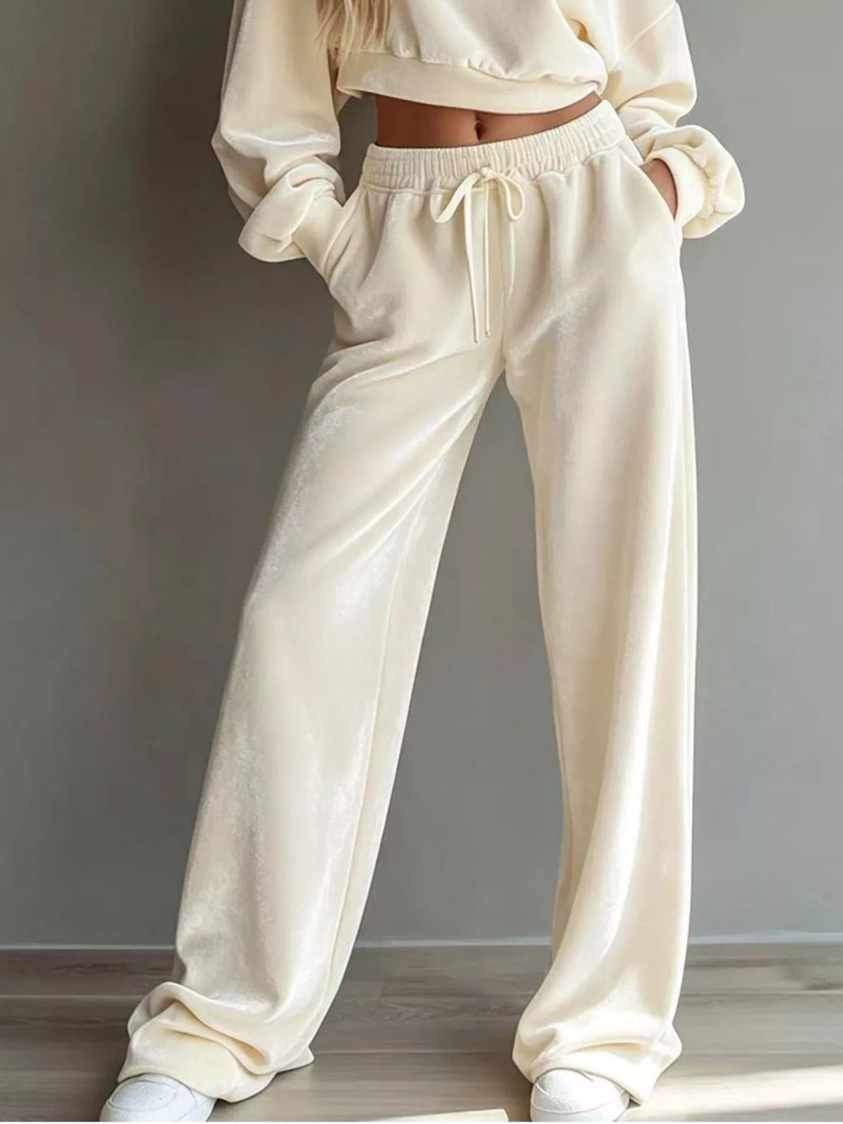 Cropped Sweatshirt & Wide-Leg Pants Set
