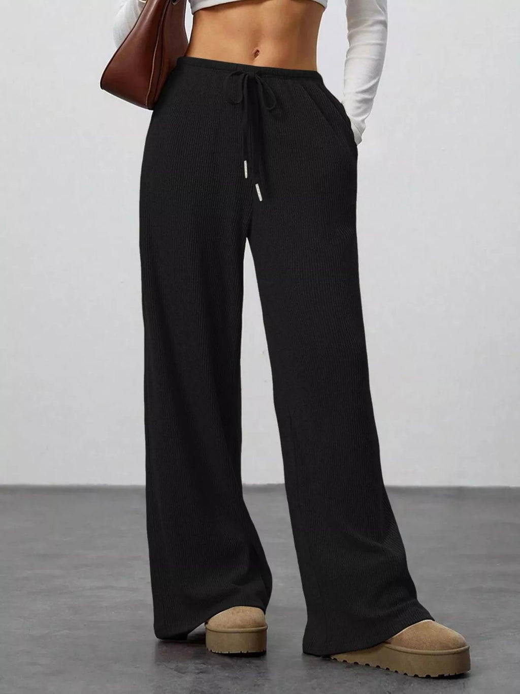 Relaxed-fit drawstring jogger pants in black ribbed fabric with pockets