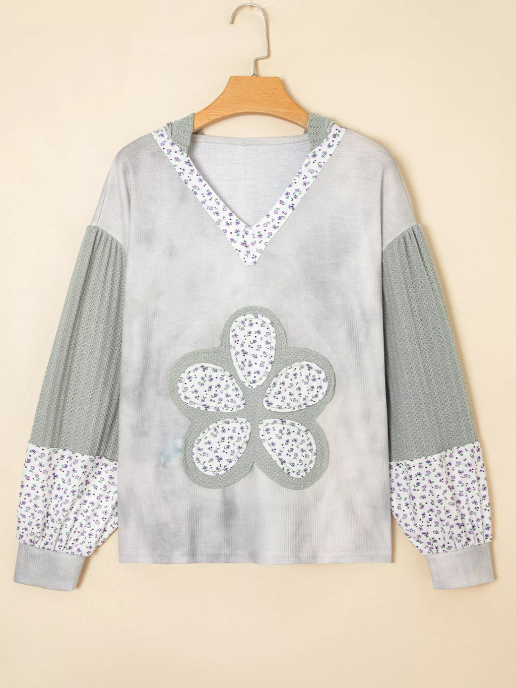 Trendsi floral patched gray waffle-textured hooded top with V-neck floral trim and large front flower applique