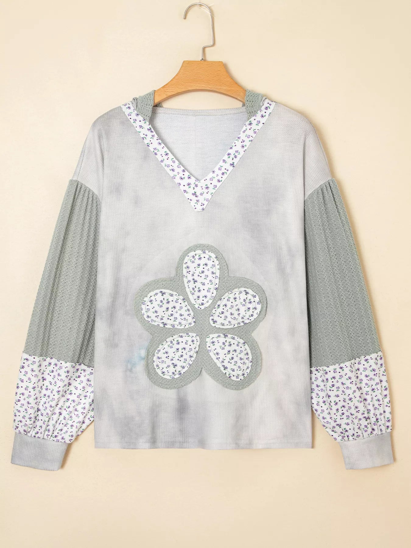 Trendsi floral patched gray waffle-textured hooded top with V-neck floral trim and large front flower applique