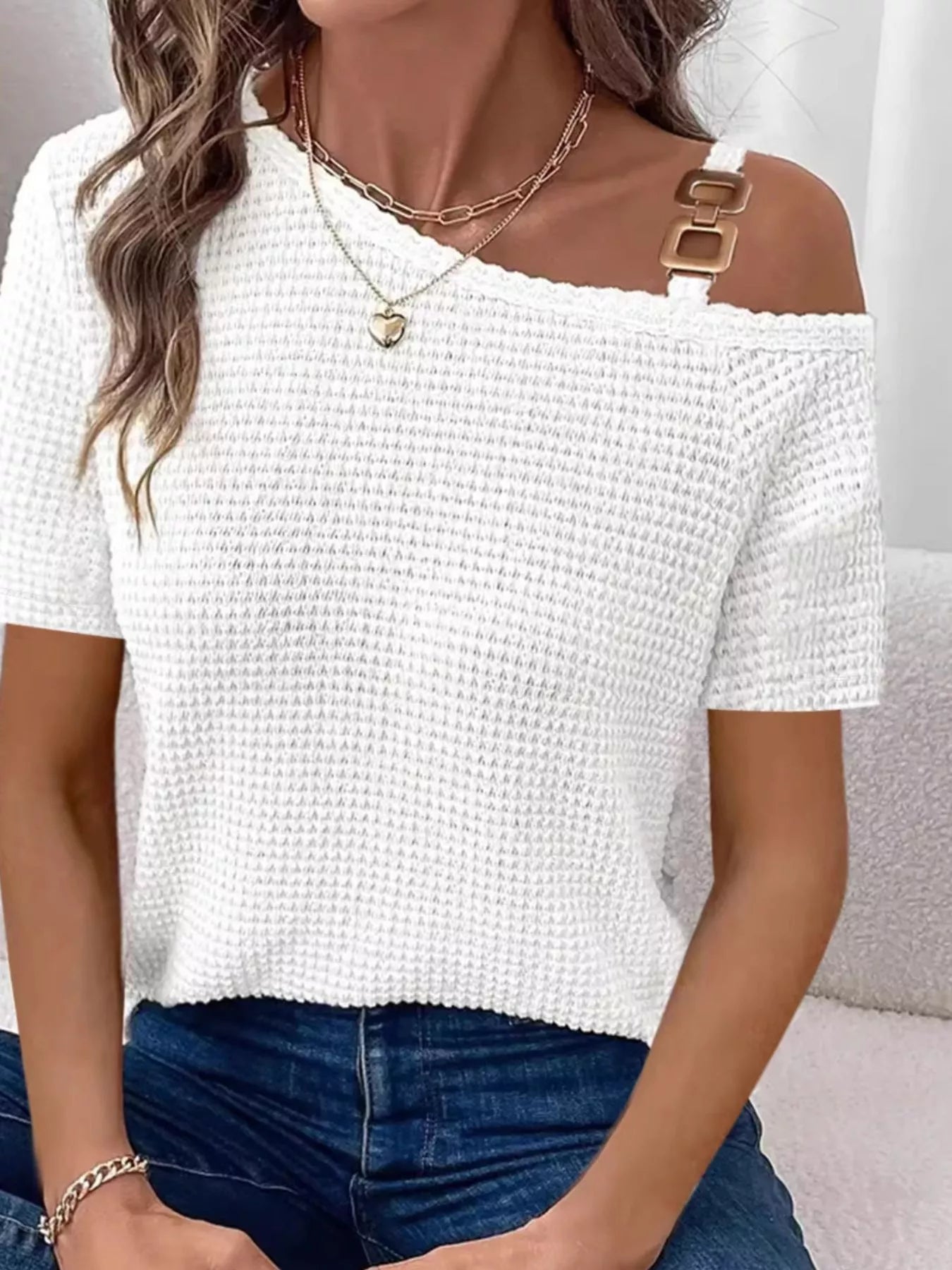 One-shoulder chain-detail waffle-knit T-shirt, white