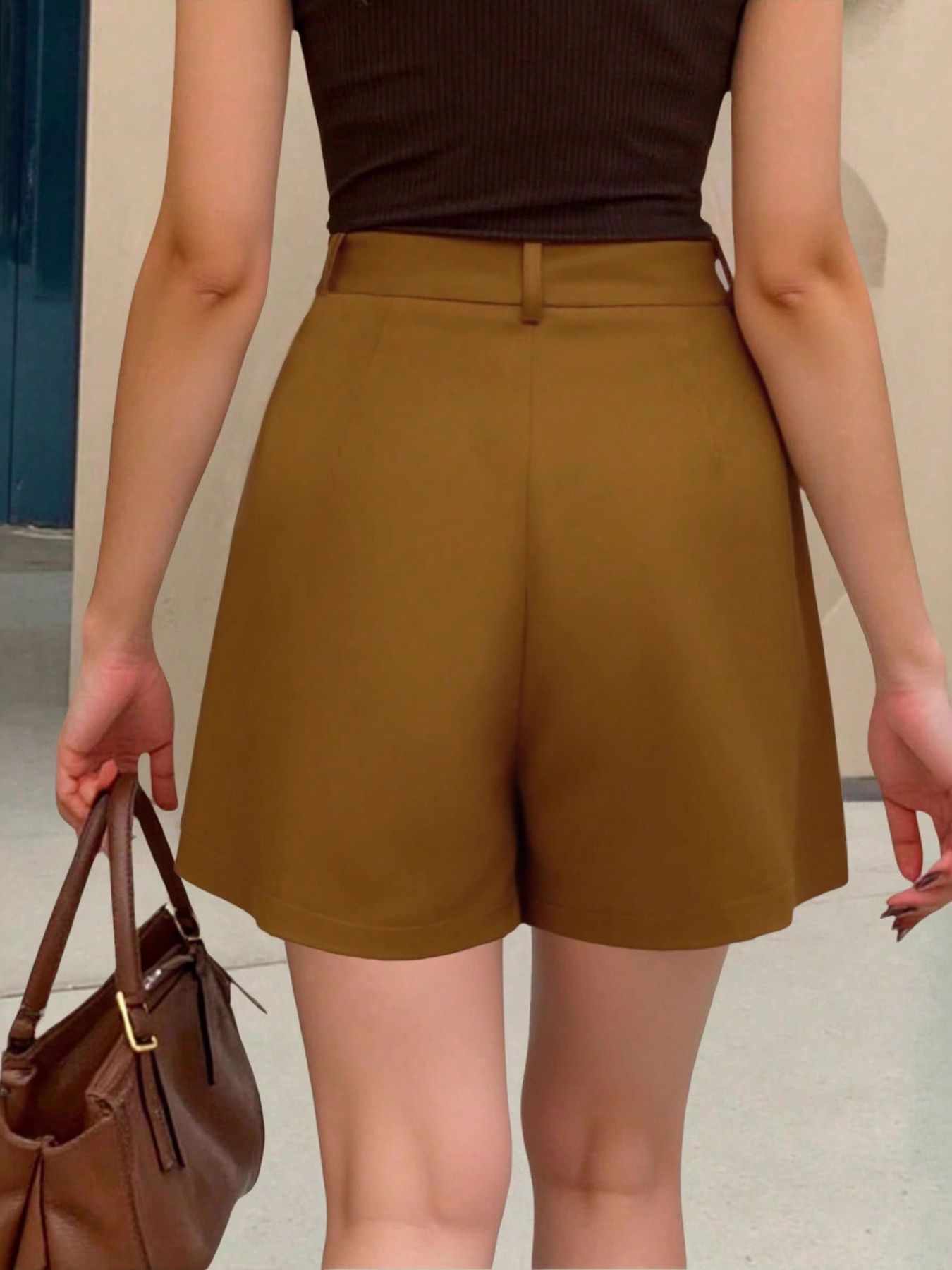 High-Waisted Shorts in tan with pockets by Bellebijouix